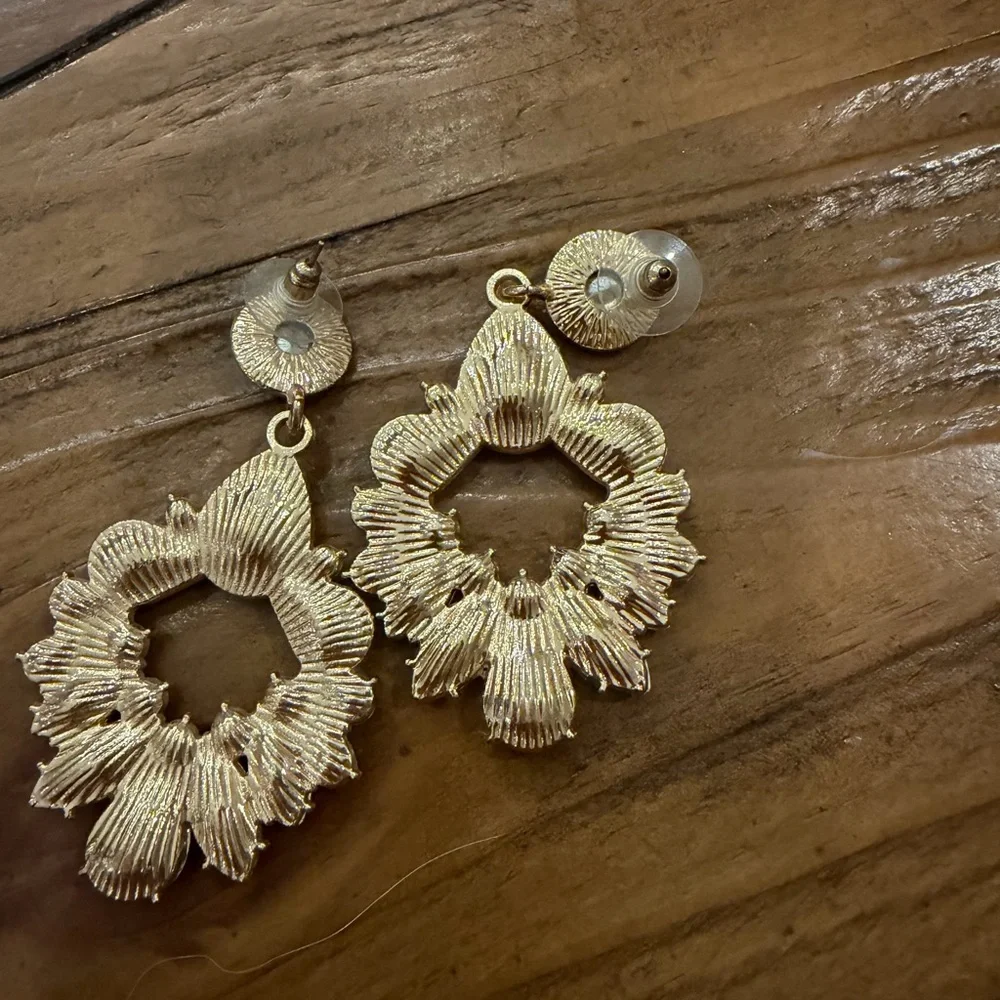 T.J.Maxx Gold and Peach Crystal Earrings - Picture 3 of 3
